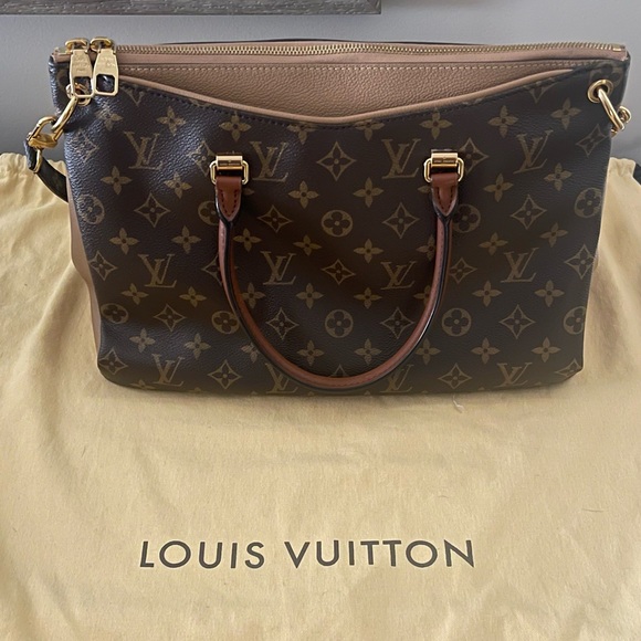 LV Louis Vuitton Monogram Pallas MM bag in caffe latte MINT CONDITION - Picture 1 of 13